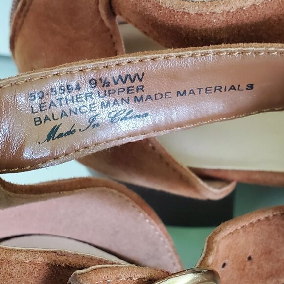 Bella Vita Finn Perforated Suede Peep Toe Sandal Size 9.5WW - Picture 12 of 12